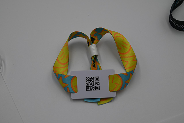 RFID鑰匙扣卡硅膠腕帶卡！