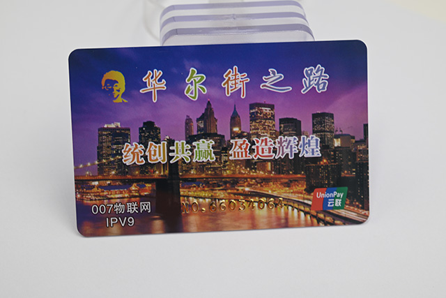 各店老板怎么選擇一個高質(zhì)量，低價格又設計絕對吸人眼球的校園卡呢？？？